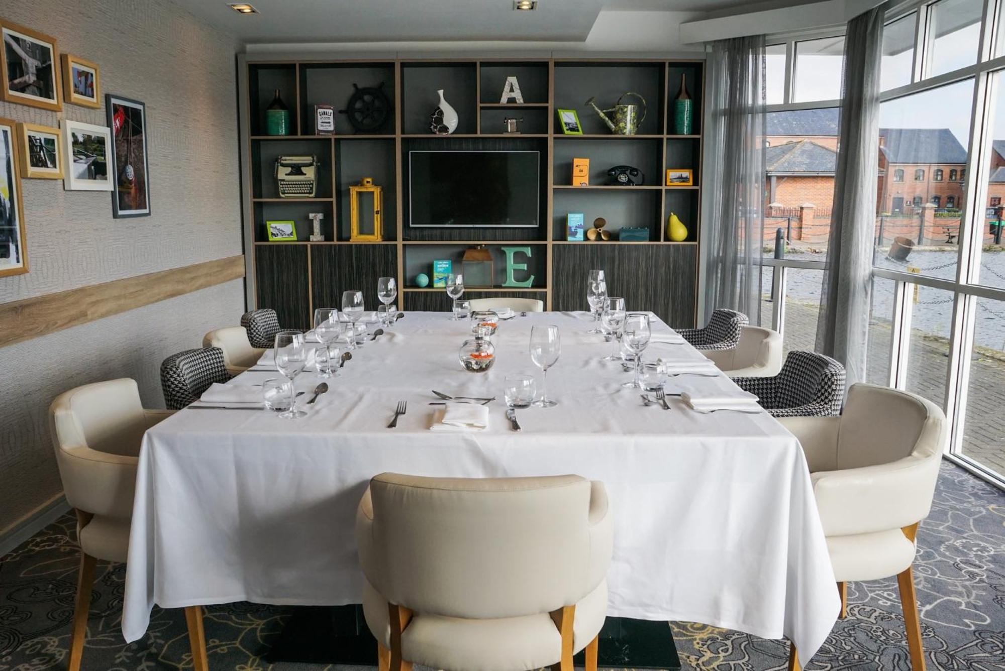 Holiday Inn Ellesmere Port/Cheshire Oaks By Ihg Bagian luar foto