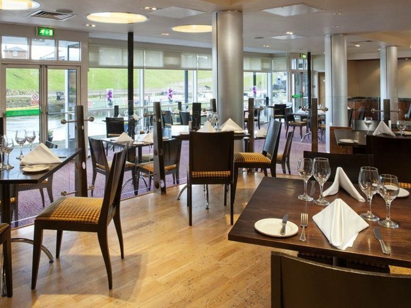 Holiday Inn Ellesmere Port/Cheshire Oaks By Ihg Bagian luar foto