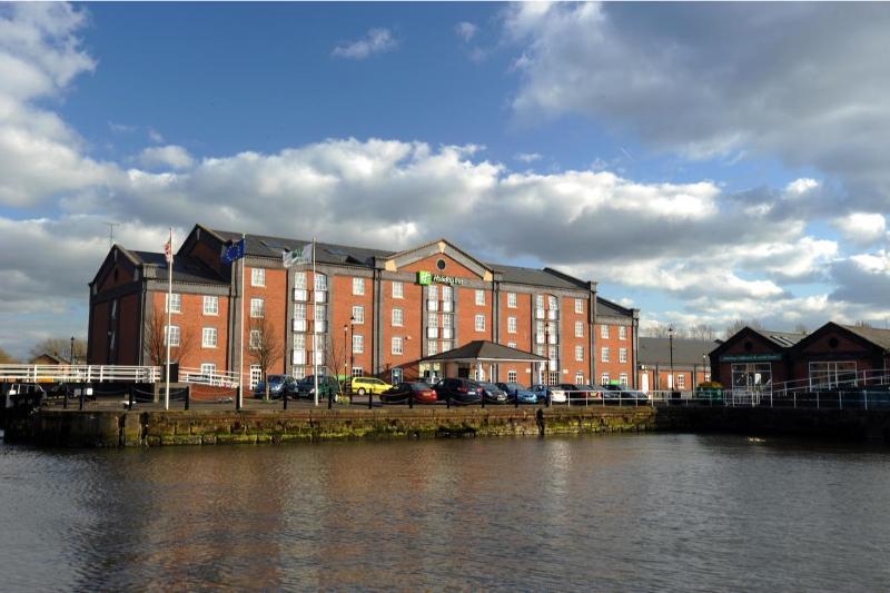 Holiday Inn Ellesmere Port/Cheshire Oaks By Ihg Bagian luar foto