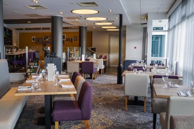 Holiday Inn Ellesmere Port/Cheshire Oaks By Ihg Bagian luar foto